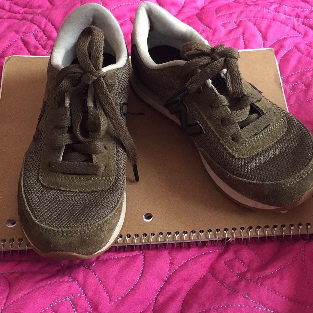 Boys tennis shoes 👟